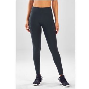 Seamless Mid Rise Jacquard Leggings.